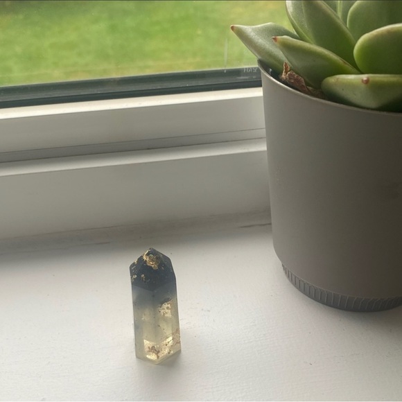 [❌]  Single small standing up crystal with gold flakes inside 💙 - Picture 3 of 16